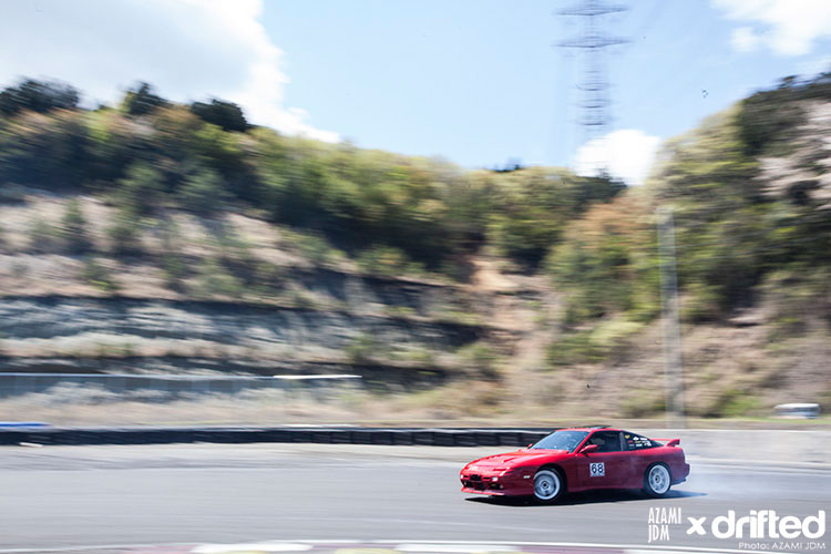 red 180sx drifting